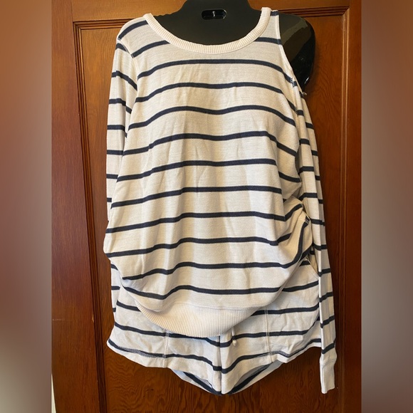 CHASER•2 piece sweater/short set - Picture 5 of 8